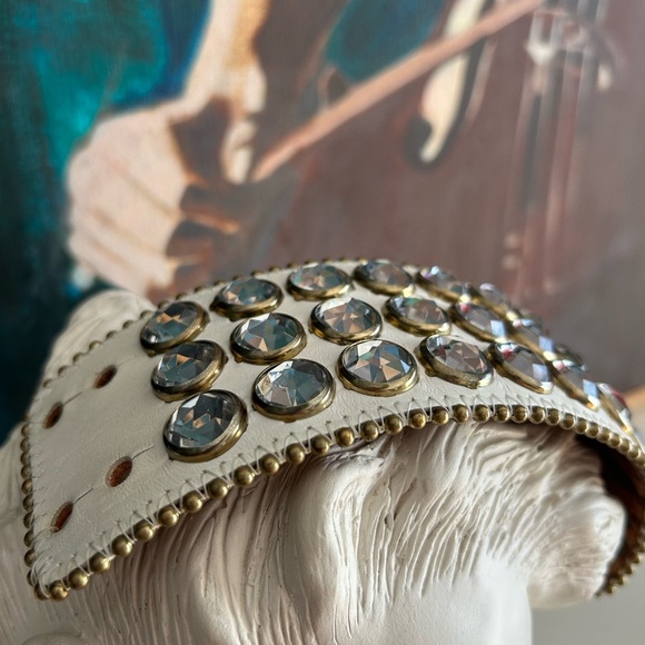 Betsey Johnson Gold and White Bracelet - Picture 3 of 15